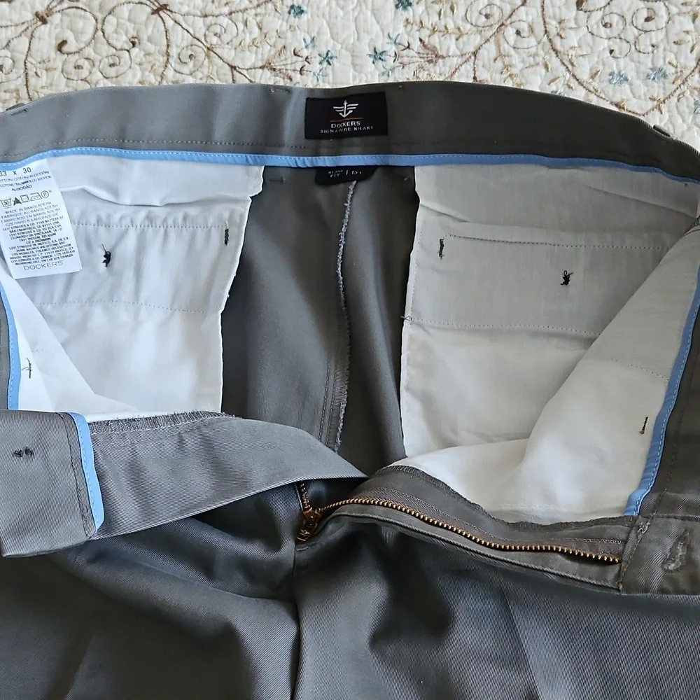 Dockers signature khaki